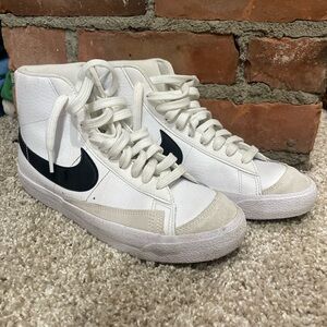 👟 Nike Blazer Mid – Women’s 6.5 🤍🖤